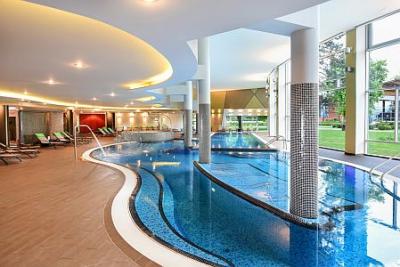 Azúr Prémium Hotel Siófokon nagy wellness részleggel a Balaton partján - ✔️ Azúr Prémium Hotel***** Siófok - elegáns panorámás wellness hotel Siófokon félpanzióval