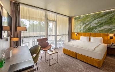 Hotel Azúr Prémium wellness szálloda a Balatonnál online foglalással - ✔️ Azúr Prémium Hotel***** Siófok - elegáns panorámás wellness hotel Siófokon félpanzióval