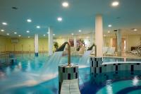 ✔️ CE Plaza Hotel wellness medencéje Siófokon romantikus wellness hétvégére