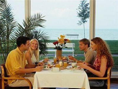 Hotel Európa Siófok - reggeliző a Balaton parton Siófokon - ✔️ Hotel Európa Siófok** - Akciós szálloda Siófokon a szállodasoron a Balatonnál