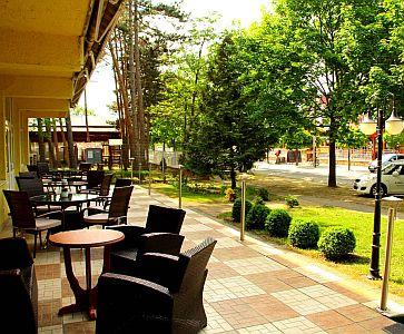✔️ Siófoki Nostra Hotel kávézó terasza - Hotel Nostra*** Siófok - Olcsó 3 csillagos hotel a Balatonnál, Siófokon 