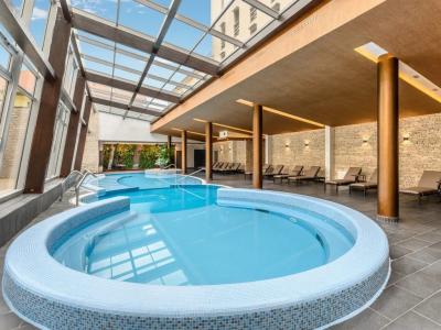 4* Anna Grand Hotel wellness medencéje Balatonfüreden - ✔️ Anna Grand Hotel**** Balatonfüred - megfizethető balatonfüredi wellness hotel félpanzióval