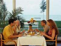 Hotel Európa Siófok - reggeliző a Balaton parton Siófokon