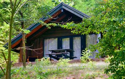 Kalmár Bungaló Klub Tihany Balaton, bungaló a Balatonnál - ✔️ Club Tihany Bungalows**** ✔️ Akciós faházak a Balatonnál!