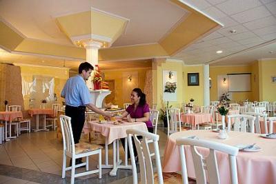 Hotel Kristály étterme Keszthelyen a Balatonnál - ✔️ Kristály Hotel Keszthely**** ✔️ Akciós Kristály Hotel