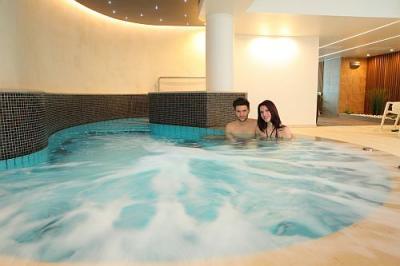 ✔️ Hotel Palace pezsgőfürdője Hévízen - ✔️ Hotel Palace Hévíz **** ✔️ Akció Palace Wellness Hotel