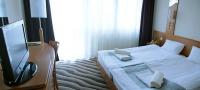 Prémium Hotel Panoráma szép kétágyas szobája panorámás kilátással a Balatonra