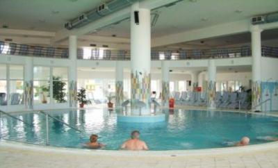 Gyógyvizes medence Zalakaroson közvetlen átjárással az új szállodába - Park Inn**** Zalakaros - Akciós félpanziós gyógy és wellness hotel Zalakaroson