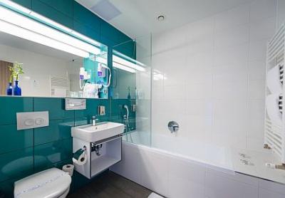 ✔️ Elegáns fürdőszoba a Yacht Hotelben Siófokon - ✔️ Yacht Wellness Hotel Siófok ✔️ Akció Hotel Yacht Siófok